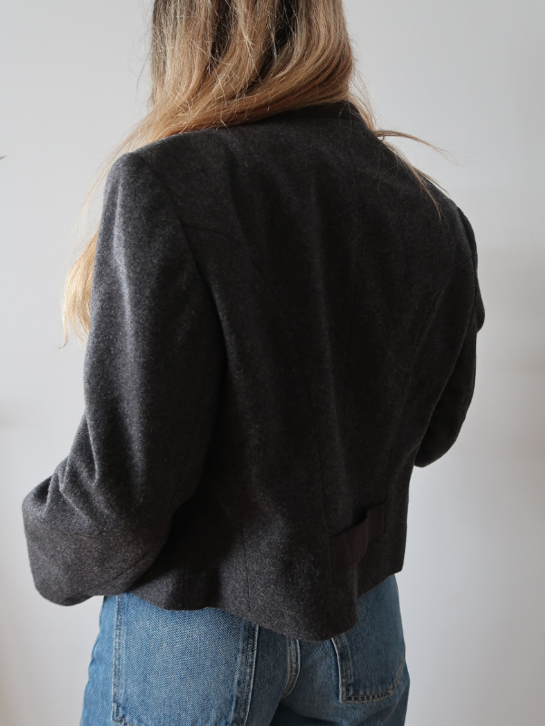 Chaqueta austriaca vintage de lana con bordados