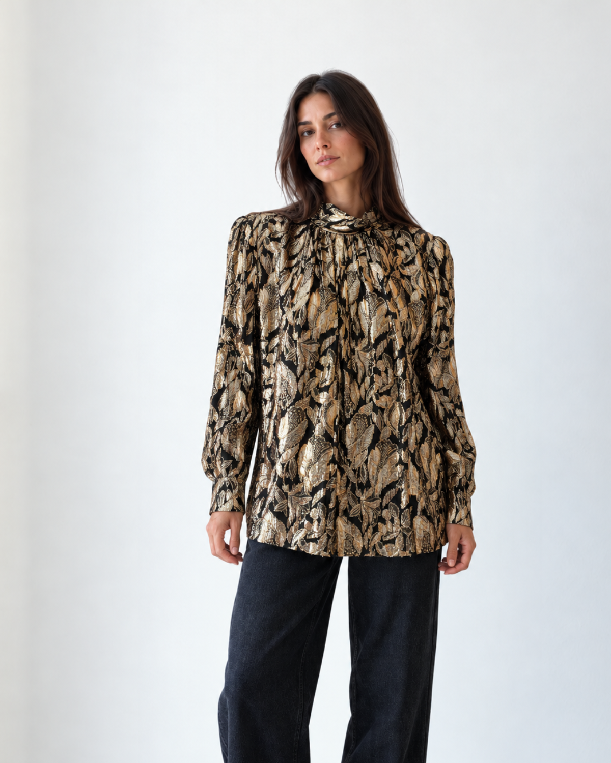 Blusa vintage negra de lúrex dorado
