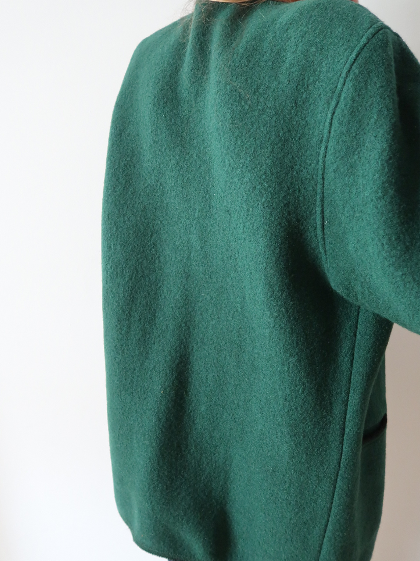 Chaqueta austriaca verde con vivos azul marino