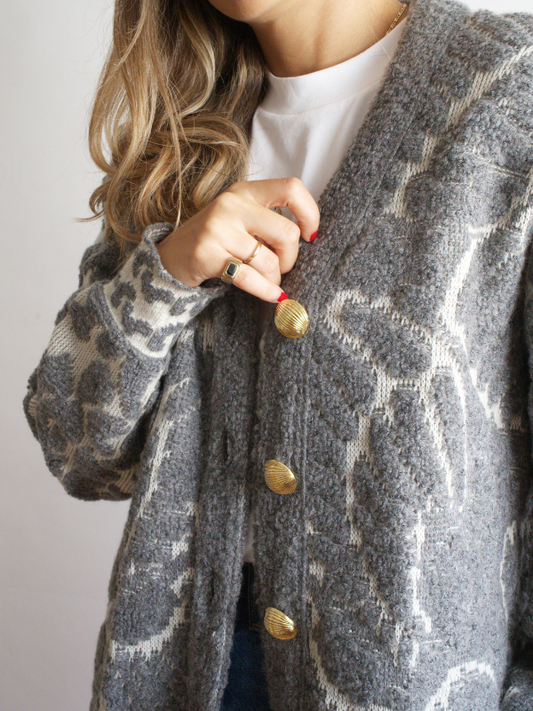 Chaqueta de punto gris botones joya