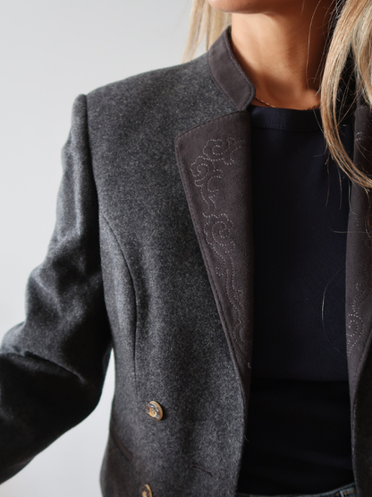 Chaqueta austriaca vintage de lana con bordados
