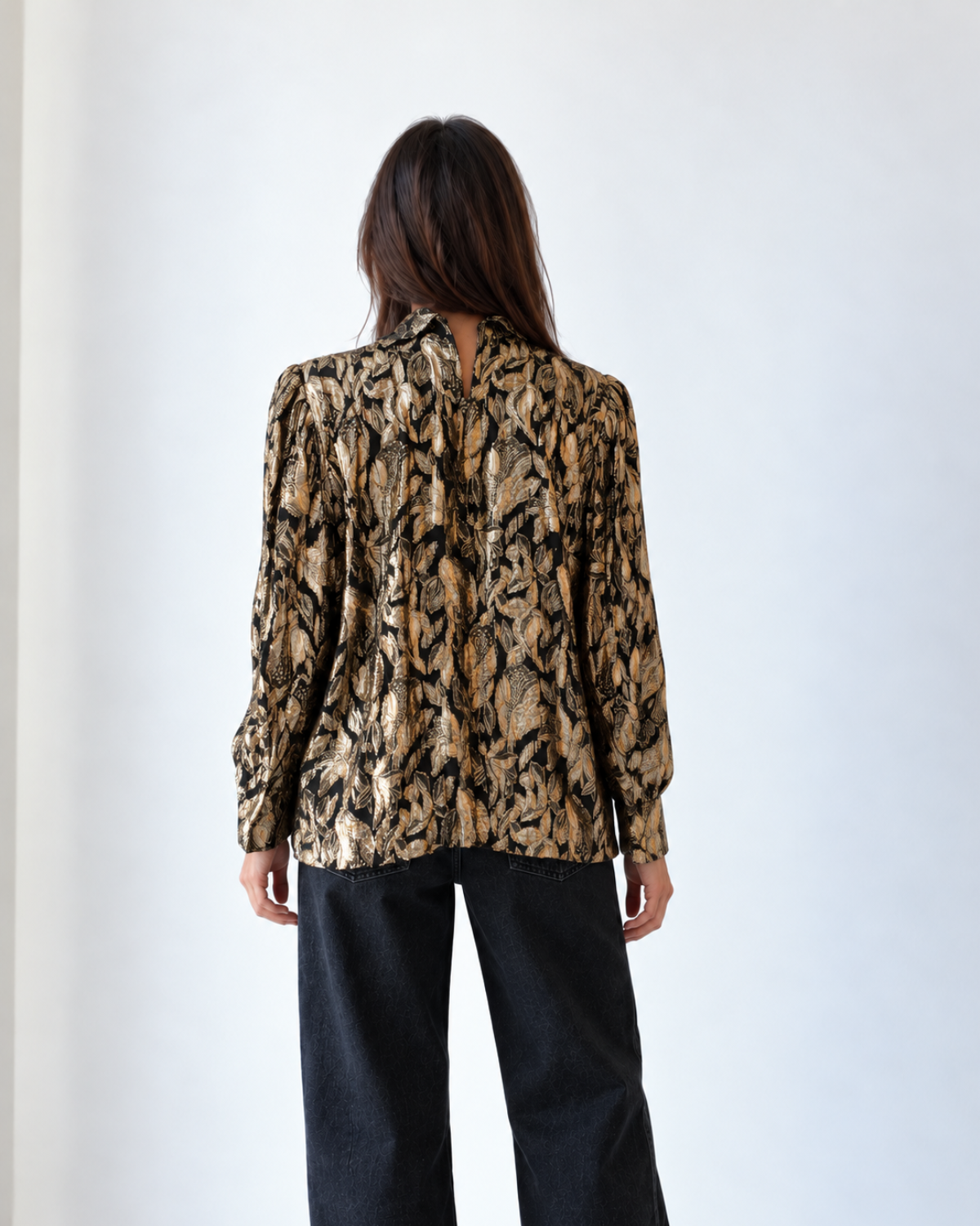 Blusa vintage negra de lúrex dorado