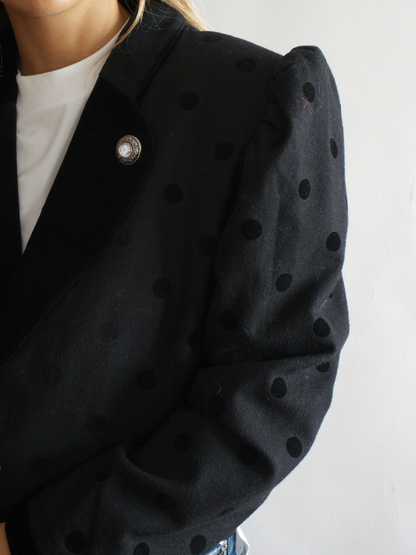 Chaqueta austriaca negra con lunares de terciopelo — estilo años 80