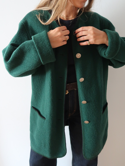 Chaqueta austriaca verde con vivos azul marino