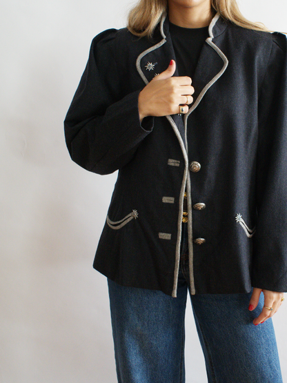 Chaqueta vintage negra austriaca con bordados