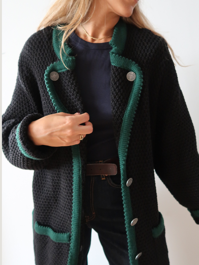 Chaqueta austriaca de punto negra con vivos verdes — Lana virgen