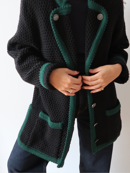 Chaqueta austriaca de punto negra con vivos verdes — Lana virgen