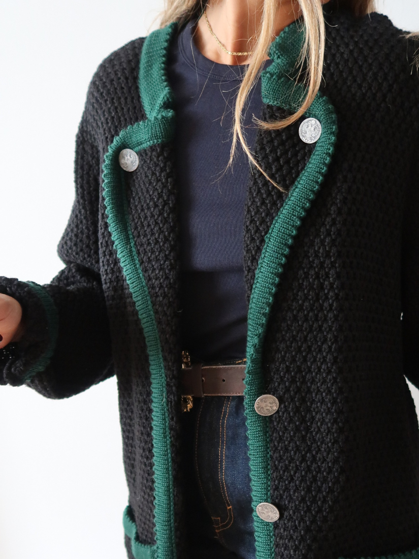 Chaqueta austriaca de punto negra con vivos verdes — Lana virgen