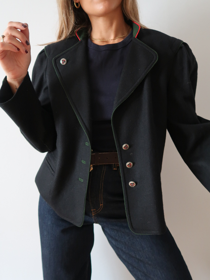 Chaqueta austriaca gris de punto con ribetes rojos — Lana virgen