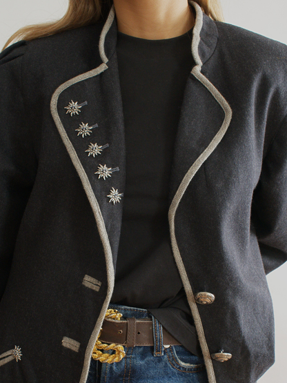 Chaqueta vintage negra austriaca con bordados