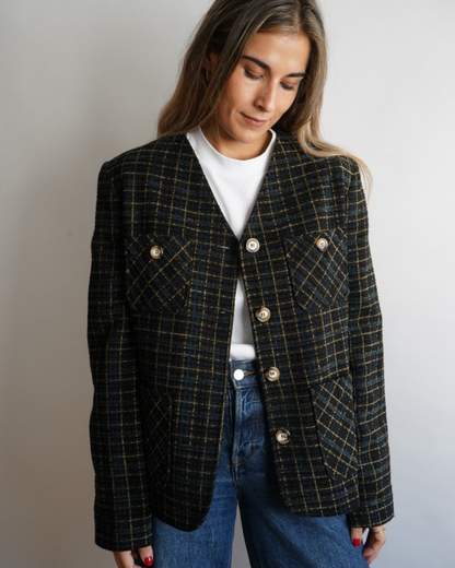 chaqueta vintage cuadros oscuros con botones dorados