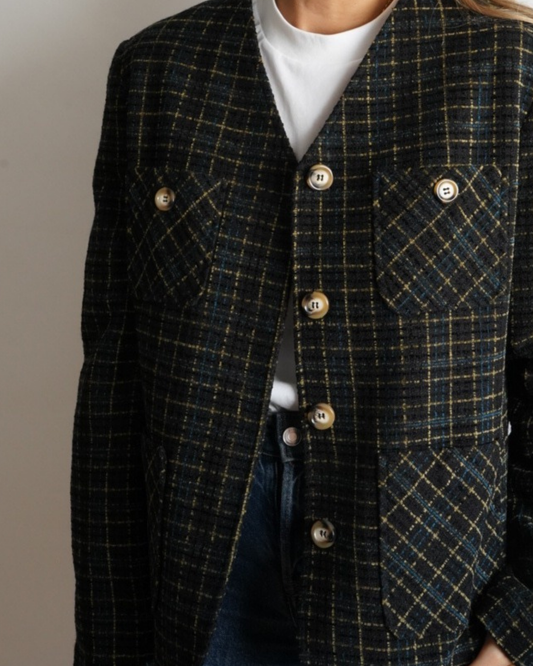 chaqueta vintage cuadros oscuros con botones dorados