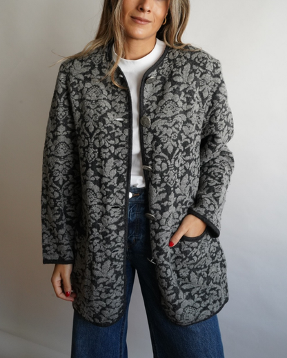 Chaqueta austriaca gris jacquard floral