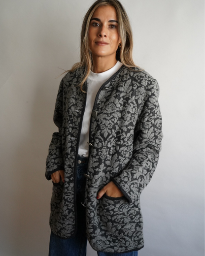 Chaqueta austriaca gris jacquard floral